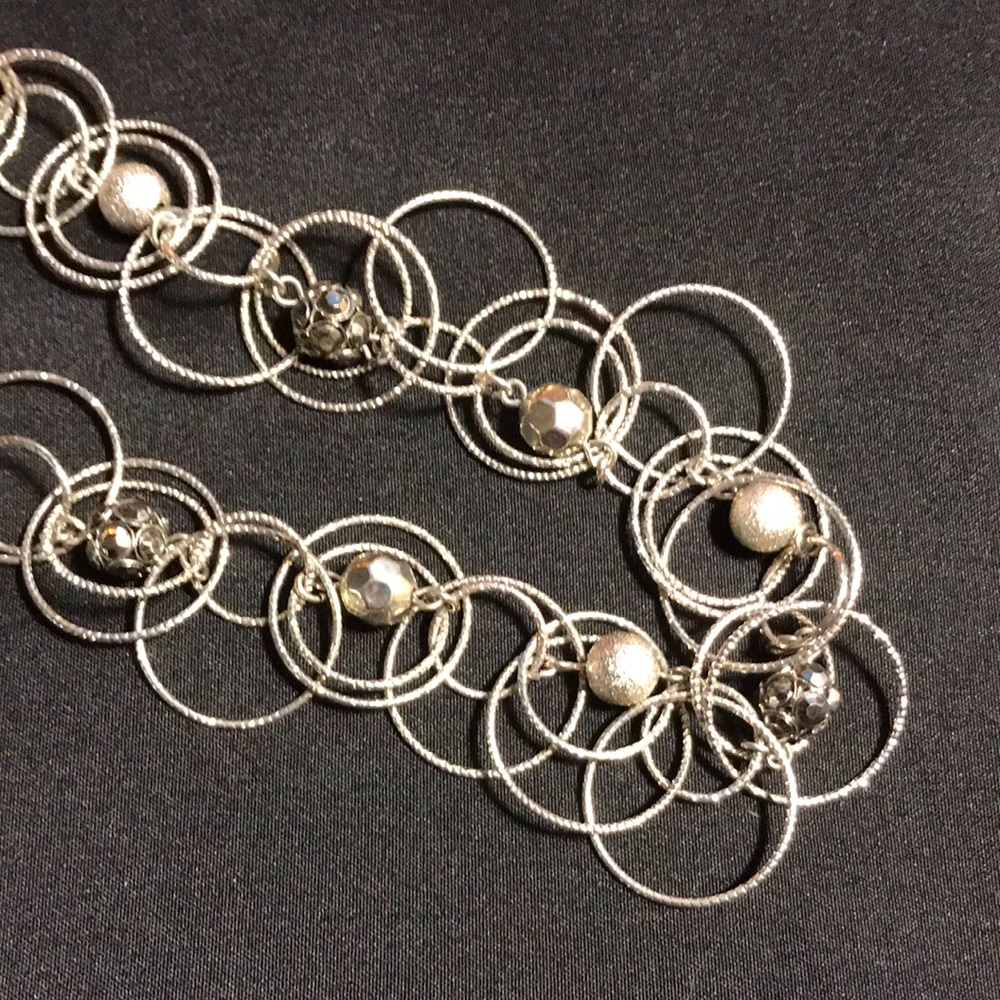Women’s hoop / beaded necklace